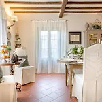 Alberta, Panoramic 4 Bedrooms With Private Pool In Close To Town Centre