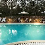 Alberta, Panoramic 4 Bedrooms With Private Pool In Close To Town Centre