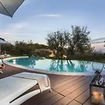Alberta, Panoramic 4 Bedrooms With Private Pool In Close To Town Centre Lucca