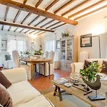 Villa Alberta, Panoramic 4 Bedrooms With Private Pool In Close To Town Centre