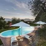 Villa Alberta, Panoramic 4 Bedrooms With Private Pool In Close To Town Centre