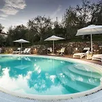 Alberta, Panoramic 4 Bedrooms With Private Pool In Close To Town Centre *