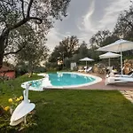 Alberta, Panoramic 4 Bedrooms With Private Pool In Close To Town Centre *