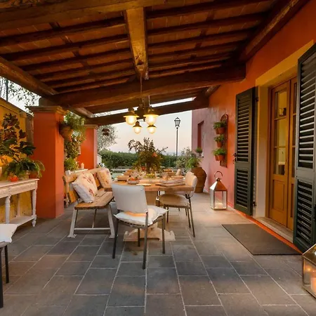 Alberta, Panoramic 4 Bedrooms With Private Pool In Close To Town Centre