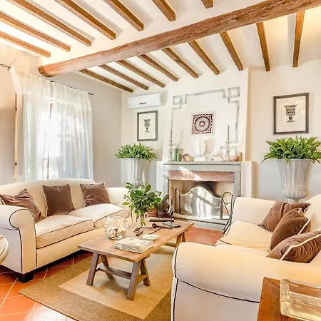 فيلة Alberta, Panoramic 4 Bedrooms With Private Pool In Close To Town Centre *