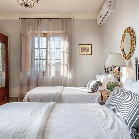 فيلة Alberta, Panoramic 4 Bedrooms With Private Pool In Close To Town Centre *