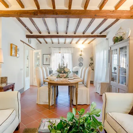 Alberta, Panoramic 4 Bedrooms With Private Pool In Close To Town Centre