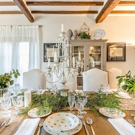 Alberta, Panoramic 4 Bedrooms With Private Pool In Close To Town Centre Vila *