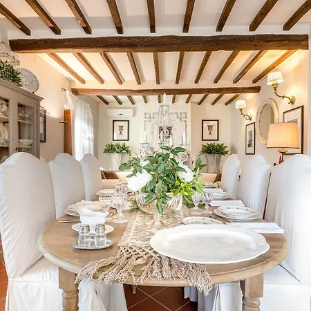 Alberta, Panoramic 4 Bedrooms With Private Pool In Close To Town Centre Vila Lucca