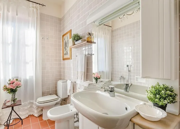 Villa Alberta, Panoramic 4 Bedrooms With Private Pool In Close To Town Centre