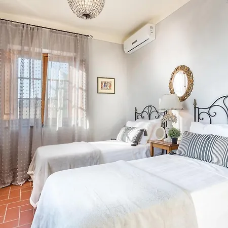 Villa Alberta, Panoramic 4 Bedrooms With Private Pool In Close To Town Centre