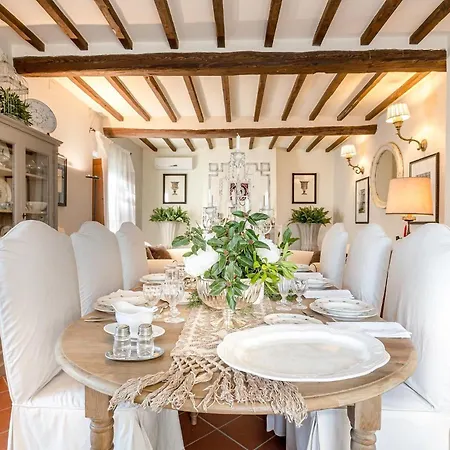Alberta, Panoramic 4 Bedrooms With Private Pool In Close To Town Centre Villa Lucca