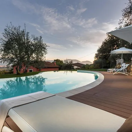 Villa Alberta, Panoramic 4 Bedrooms With Private Pool In Close To Town Centre