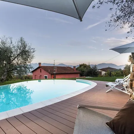 Alberta, Panoramic 4 Bedrooms With Private Pool In Close To Town Centre Villa Lucca