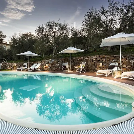 Alberta, Panoramic 4 Bedrooms With Private Pool In Close To Town Centre *